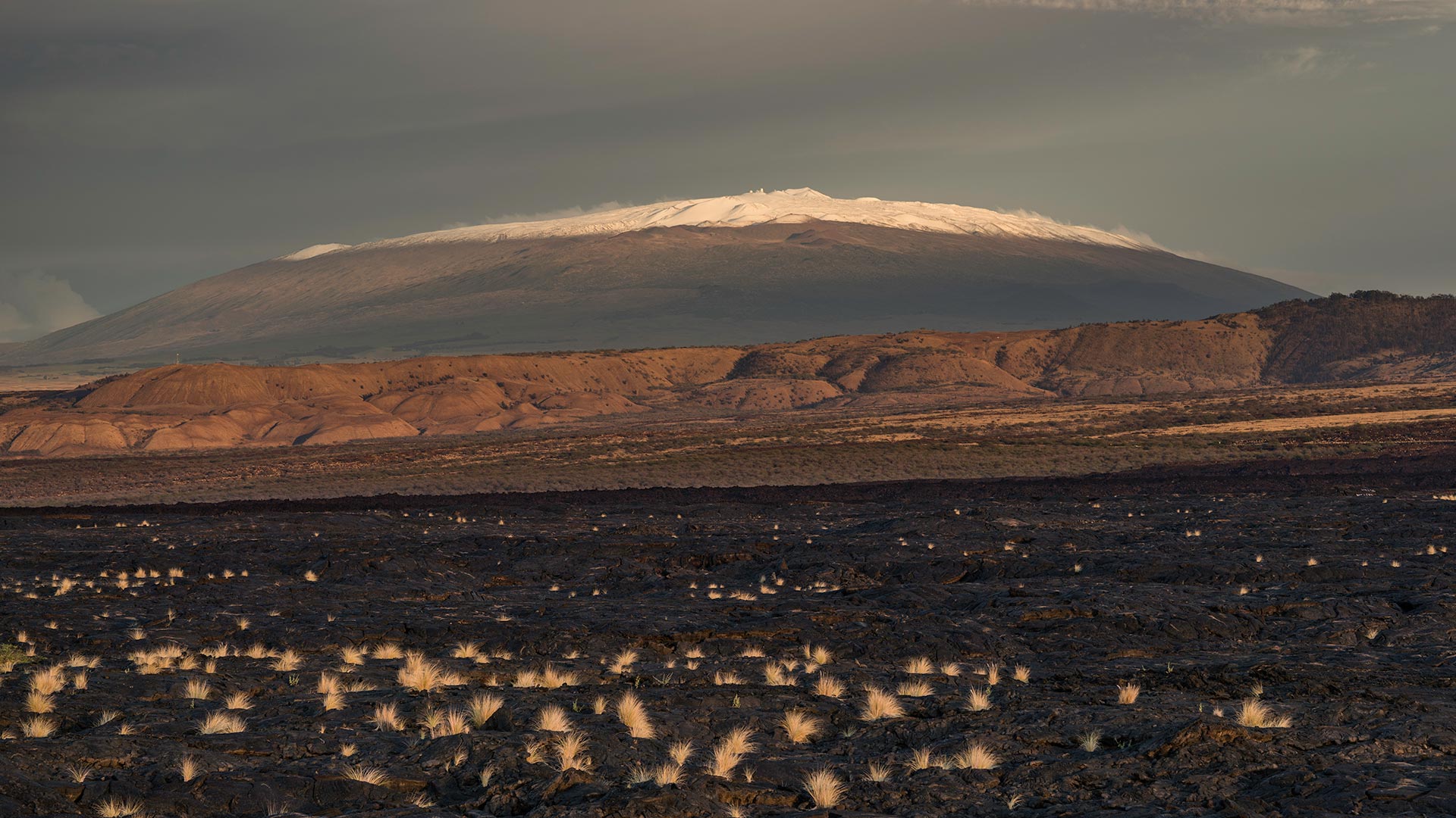 The dormant volcano Mauna Kea towers over big island Hawaii